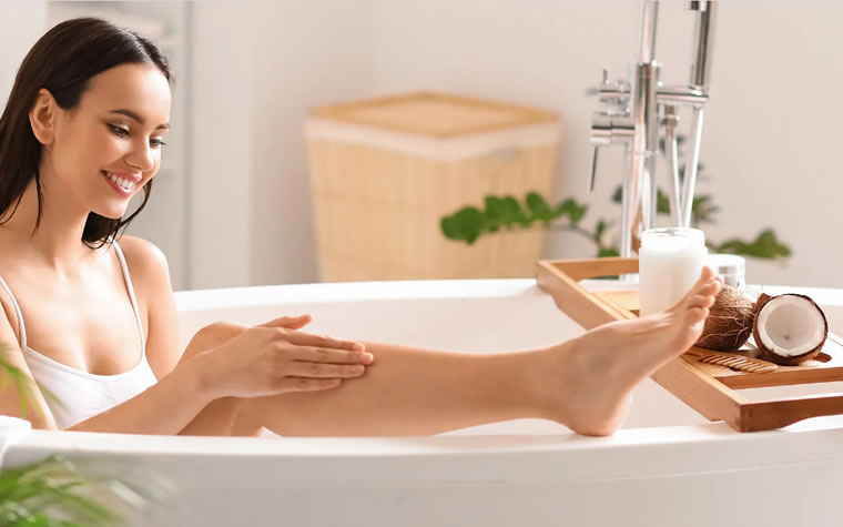 Routine slow beauty : intégrer l’huile de coco pour peau & cheveux