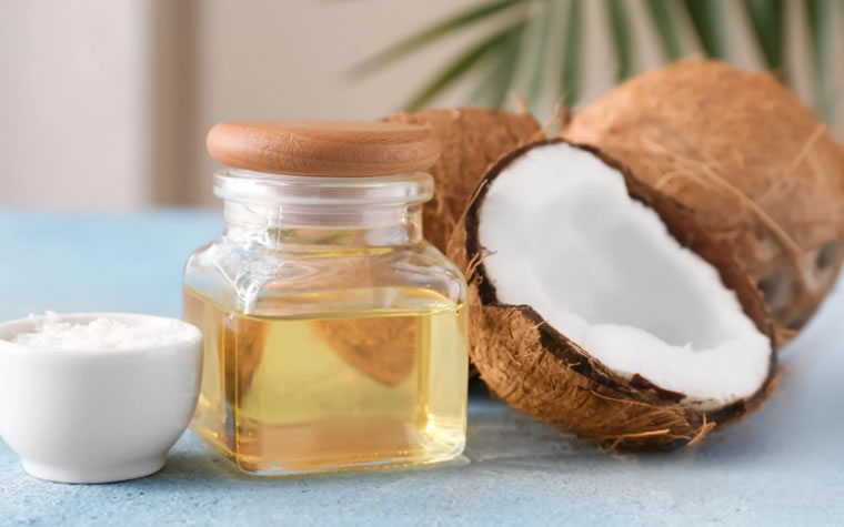 Huile de coco : secret anti-vergetures et peau douce