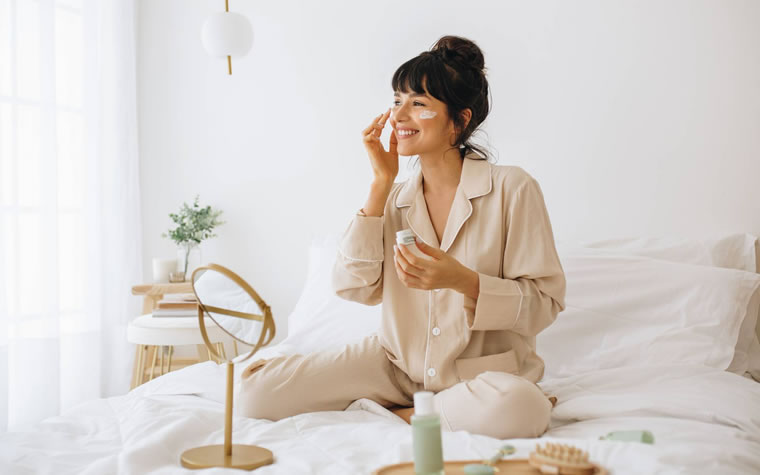 Slow beauty au naturel : routine bien-être 100 % bio